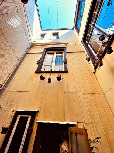 Vendo Amplia Casona Ubicada En Lautaro Rosas( Cerro Alegre )