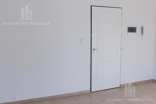 Imagen 3 de 9 de Departamento 2 Ambientes Venta Ituzaingó