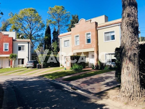 Imagen 2 de 29 de Duplex Tipo Townhouse En Barrio Privado El Resuello.