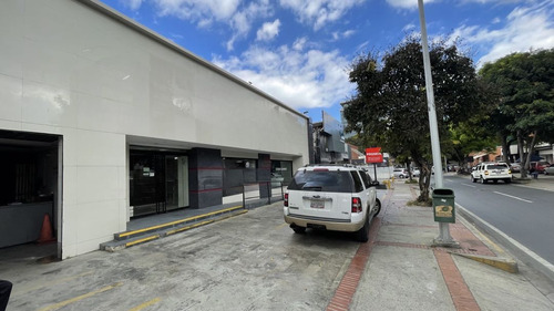 En Venta Local Comercial  Las Mercedes  A Pie De Calle