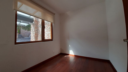 Imagen 3 de 30 de Hermosa Casa Con Jardin Y Roof En Paseo De Las Lomas!