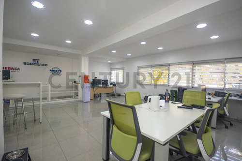 Venta Oficinas + Depósito + Cocheras - Financiación
