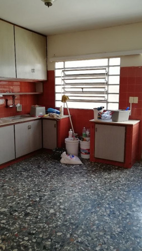 Imagen 6 de 19 de Casa En Venta De 5 Dormitorios C/ Cochera En Buceo