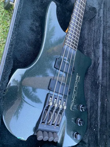 Baixo Ex Factor Philip Kubicki 1990 ( Musicman, Fender