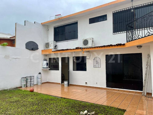 Casa En Venta En Fracc. Valle Marino, Av. Universidad, Villahermosa Tabasco
