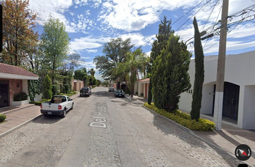 Casa Ubicada En Colonia Campestre Aguascalientes. Con 5 Recamaras Y 650m2. Muy Cerca Del Club Campestre De Aguascalientes.