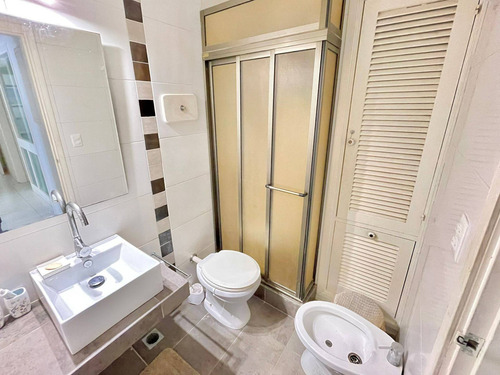 Imagen 8 de 10 de Venta Apartamento Amoblado Con 2 Dormitorios Y Garaje En Punta Del Este Parada 2 Brava