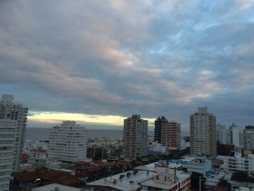 Venta De Apartamento 3 Dormitorios En Península