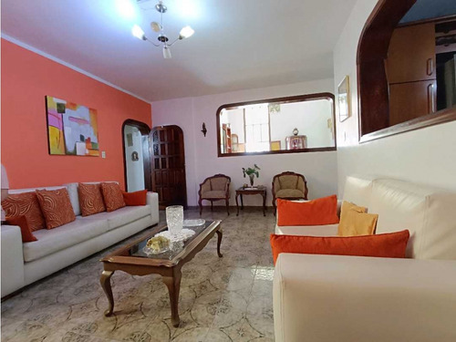 Casa En Venta En La Urb. Las Chimeneas Pe-8370419