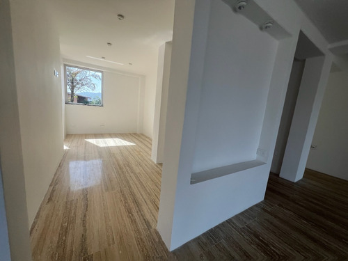 Vende Exclusivo Apartamento Con Terraza Y Vista Panorámica 360°, Urb. Colinas De Bello Monte, (sector Valle Arriba). Calle Cerrada Con Vigilancia, Edificio Boutique De Solo 3 Apartamentos, Privacidad.