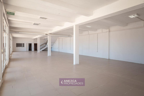 Imagen 4 de 11 de Se Alquila - Local Comercial - 650 Mts2 - El Bolsón