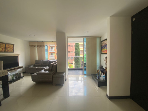 Apartamento En Venta, Laurles, Medellín 