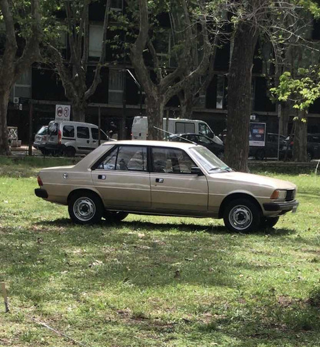 Peugeot 305