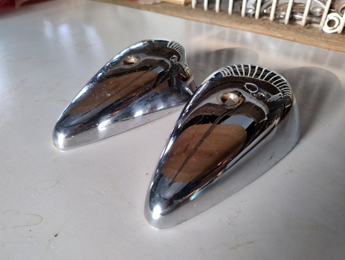 Capas Seta Fusca Até 70 Sorriso Curto Originais Vw Par Metal (Usado)