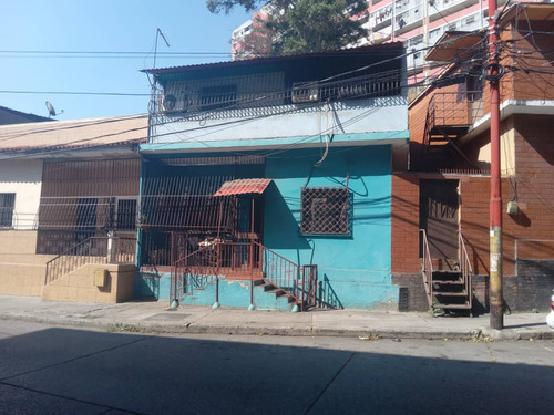 Se Vende Casa 186m2 3h/2b Av El Cuartel Urb Urdaneta