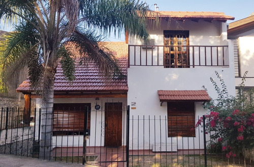 Se Vende Casa 3 Dorm + Loft Con Patio Y Pileta En Altos De Villa Cabrera - Excelente Ubicacion!!