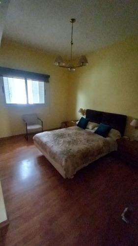 Imagen 5 de 12 de Casa En Venta De 3 Ambientes C/ Cochera En Quilmes