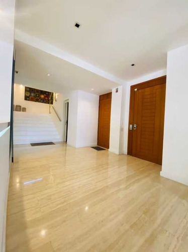 Imagen 2 de 13 de Vendo/alquilo 438m2 4h/4b/4p Los Campitos 8947