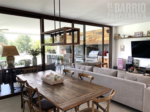 Casa En Venta De 4 Dorm. En Colina