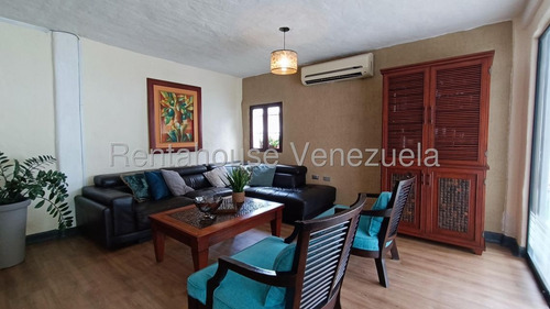 Hermosa Casa Con Excelentes Acabados, Ubicada En Una De Las Mejores, Zonas Del Trigal Norte, Cocina Equipada, Aires Acondicionados Y De Doble Nivel, Jardín Interno Con Jacuzzi, Balcón En La Habitación