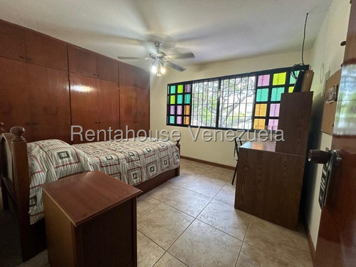 Casa Duples En Venta Ubicada En Zona Privilegiada Dentro De Urbanización En Montalbán 25-17897