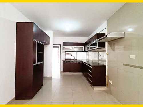 Linda Casa Con 5 Suites En Barrio Las Palmas
