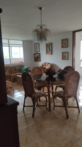 Pent House En Venta En Montalbán De 200 M2 En Edificio Bajo