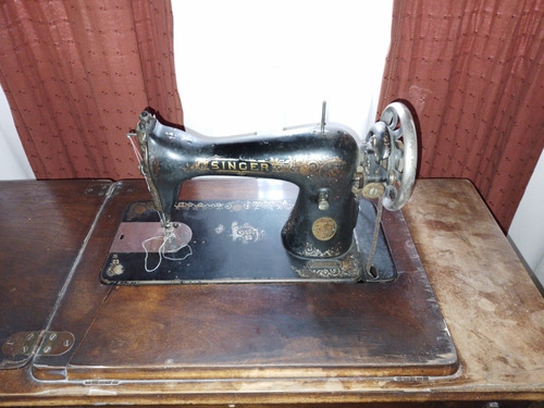 Maquina De Coser Antigua Singer Completa