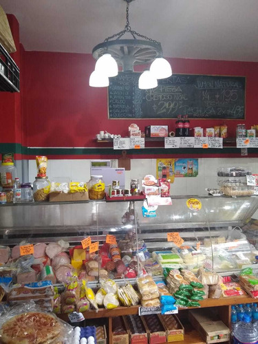 Imagen 3 de 14 de Local Comercial Sobre Av. Segurola