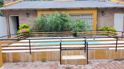 Complejo Turístico En Colón Con Piscina