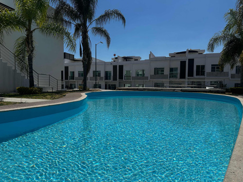 Venta Céntrica Con 5 R Y 4 B Roof Garden Y Alberca