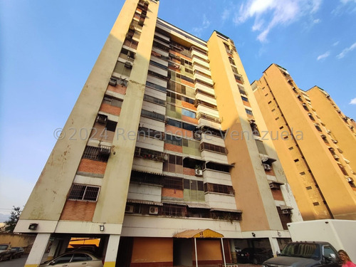 Apartamento En Venta En Urb El Centro Maracay Aragua 24-16973 Irrr