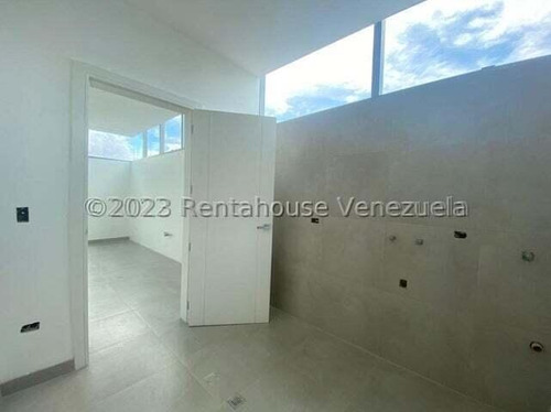 Moderno Edificio En Altamira, A Estrenar Con Acabados De Lujo, Pisos De Mármol, 4 Ascensores; Consta De 4 Apartamentos, Amplia Terraza. En Venta Altamira Mls #23-31921 Francis Zeppieri