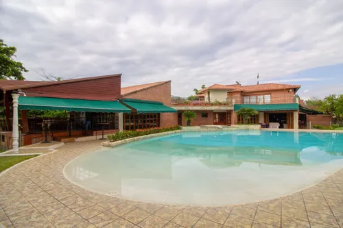 Casa En Arriendo/venta En Las Mercedes. Cod A4615