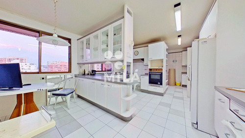 Elegante Y Exclusivo 1 Depto Por Piso, Vistas, 3 Est + B
