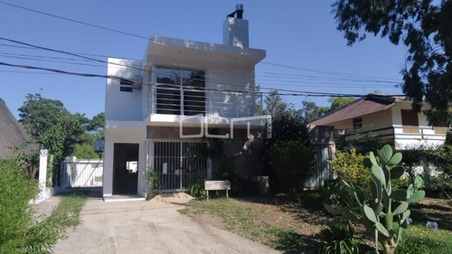 Casa En Venta, 3 Dormitorios, Pinares- Ref: 530