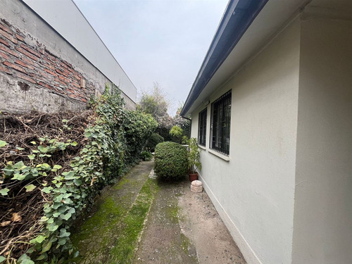 Casa En Venta De 3 Dorm. En Las Condes