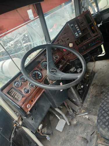 Imagen 5 de 6 de Freightliner Fld 120 Año 2002 Cabina