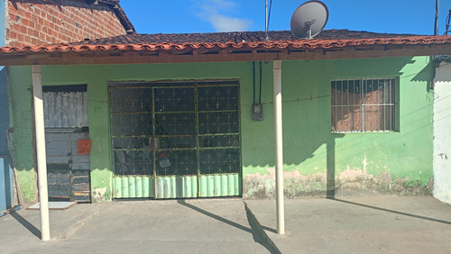 Casa Com 3 Quartos Sala Cozinha 1 Banheiro E Garagem