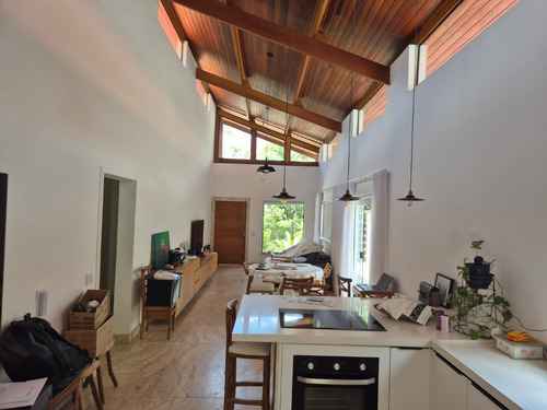 Linda Casa! Com 3 Quartos Suites À Venda, 200 Metros Quadrados