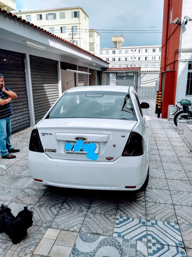 Ford Fiesta Sedan 1.6 Rocam Se Flex 4p 2014