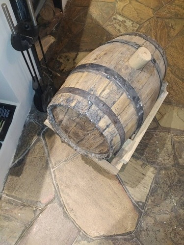 Imagen 3 de 5 de Barril De Roble Francés Con Base De Madera Y Tapón Adorno