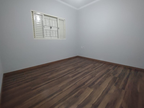Casa Com 3 Dorms Em Bairro Nobre