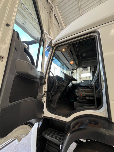 Tector 31-300 Branco 2023 Com Carroceria De Madeira 8x2
