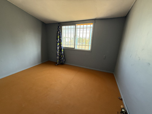 Casa En Venta, 2 Pisos, 4d+2b, Ubicada En Psje Apostol Marco