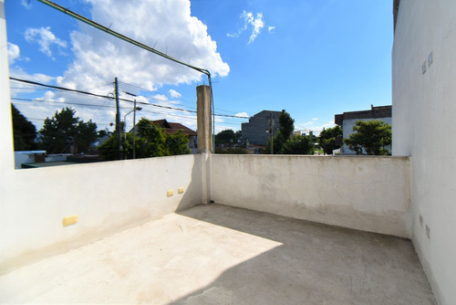 Imagen 5 de 13 de Venta Casa En Villa Luzuriaga Con Cochera Amplia
