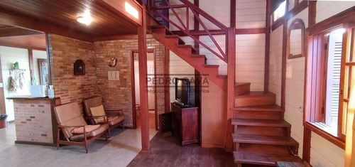 Cabaña De Madera En Venta En Punta Fría, Con Hermosas Vistas