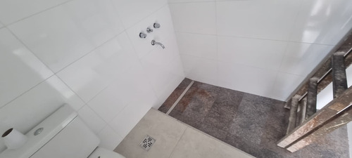 En Venta En Caseros Casa De 3 Ambientes Al Frente Totalmente A Nuevo F: 9711