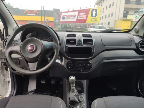 Imagem 8 de 11 de Fiat Grand Siena Attractive 1.4 - 2014