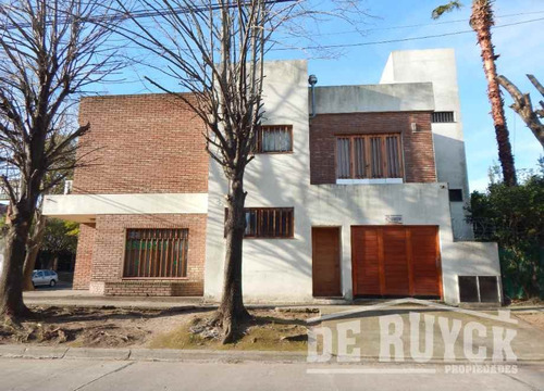 Imagen 2 de 17 de Local Con Vivienda En Venta En Quilmes Oeste